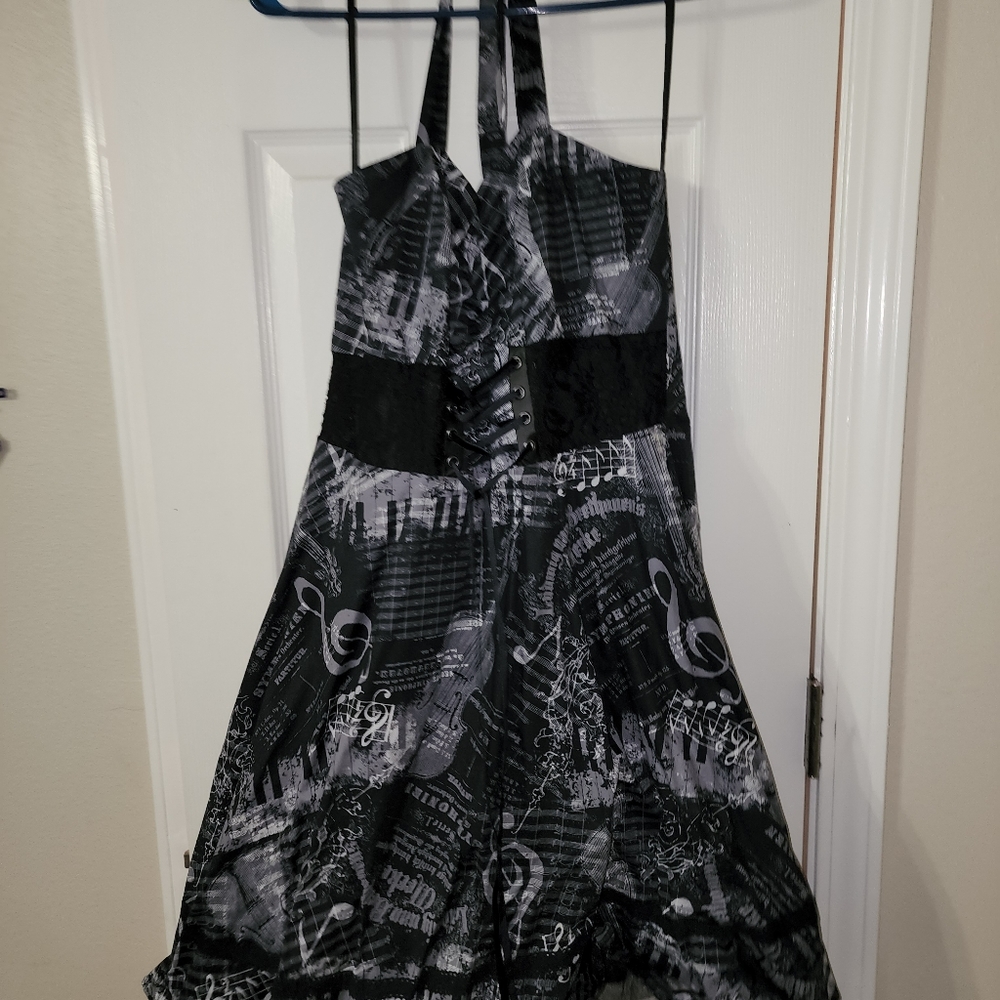 Musical Drress with tulle underneath